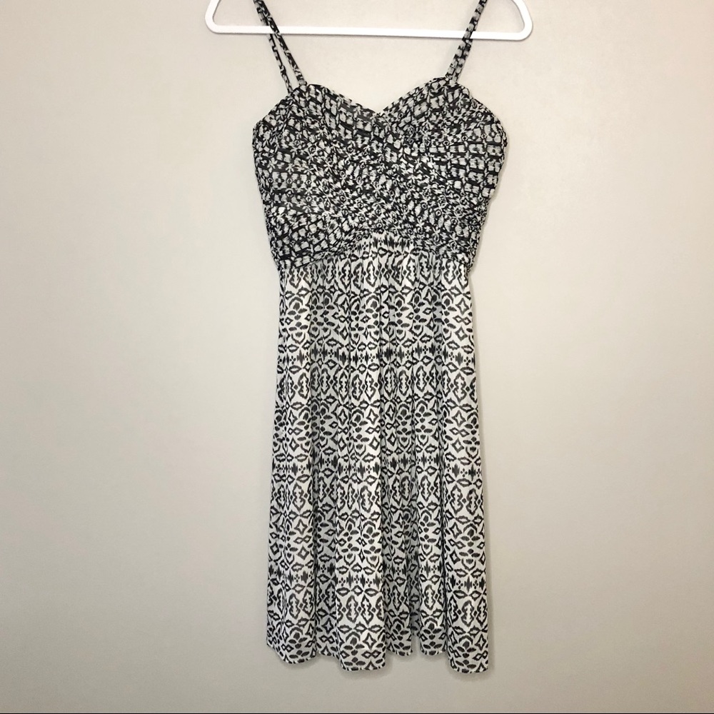 White House Black Market Cocktail Dress Black White Print Fit and Flare Size 00